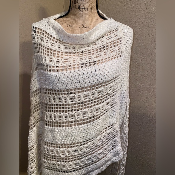 Riah Poncho - Picture 4 of 8